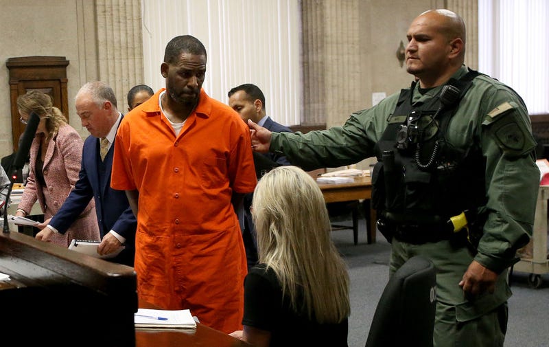 Singer R. Kelly turns to leave after appearing at a hearing at the Leighton Criminal Courthouse on September 17, 2019 in Chicago, Illinois.