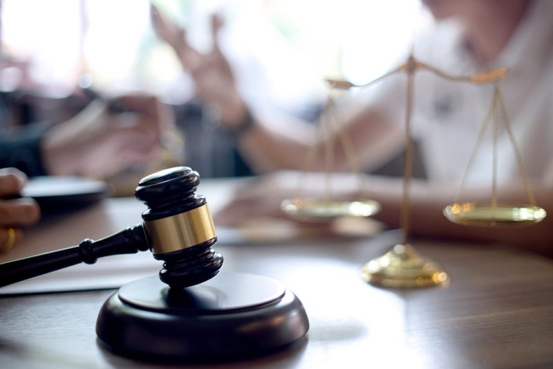 judge gavel with balance