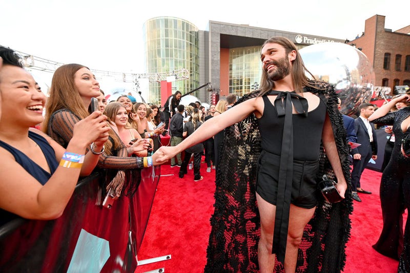 jonathan van ness on red carpet at the 2019 vmas