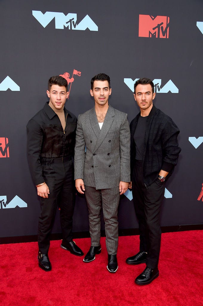 jonas brothers at the 2019 vmas red carpet