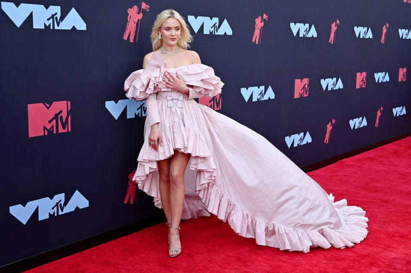 Zara Larsson at 2019 vmas red carpet