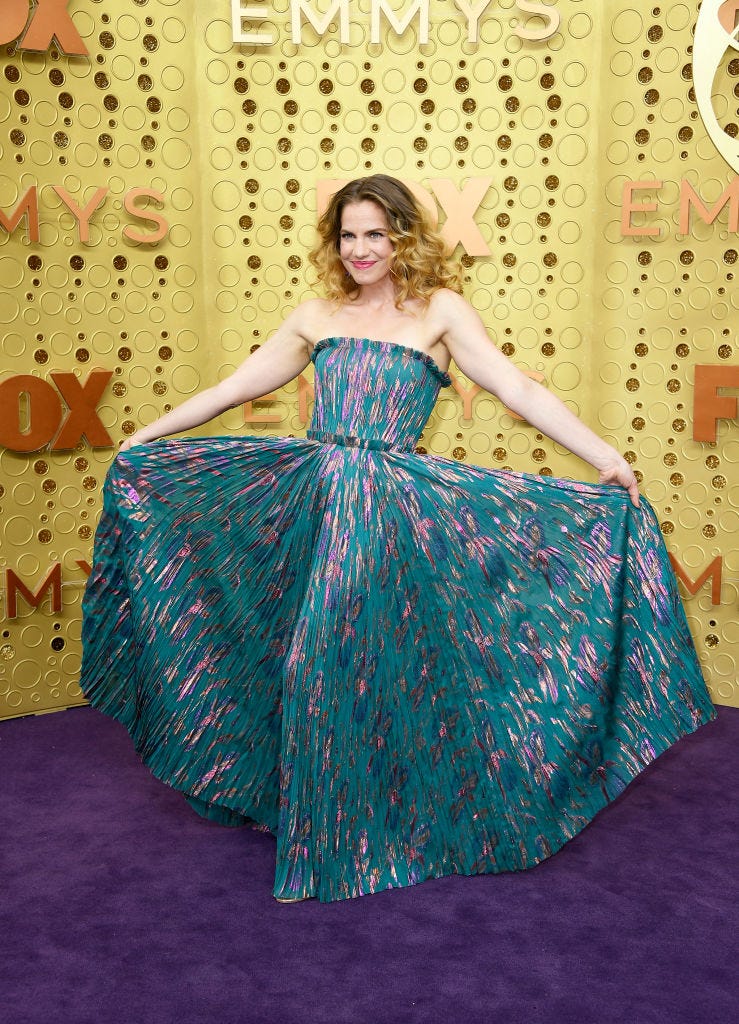 anna chlumsky shows off her unique dress at the 2019 emmys