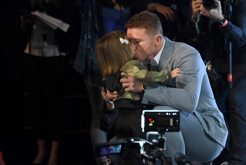 Boxer Canelo Alvarez kisses his daughter Maria Fernanda as he arrives at a news conference at the KA Theatre at MGM Grand Hotel & Casino on October 30, 2019 in Las Vegas, Nevada.