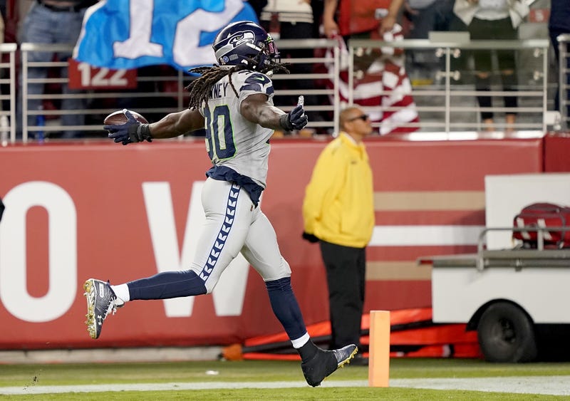 Jadeveon Clowney strolls into the end zone for a touchdown