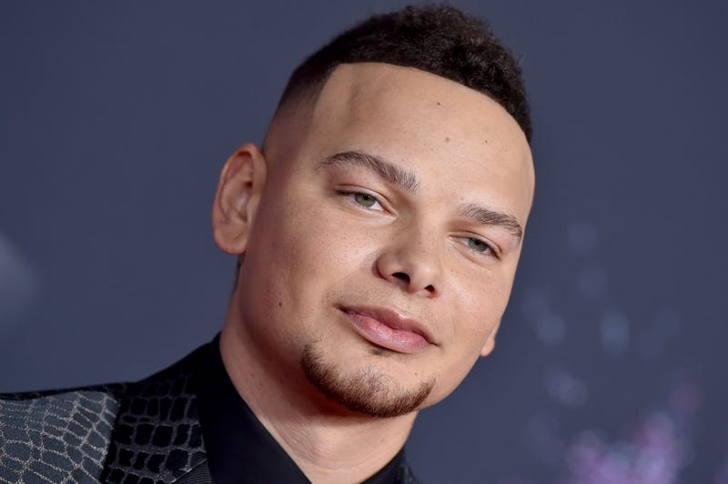 Kane Brown's shirtless selfie shows hard work pays off