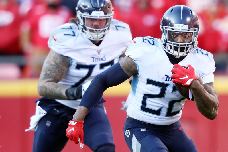 Titans RB Derrick Henry surveys the field ahead