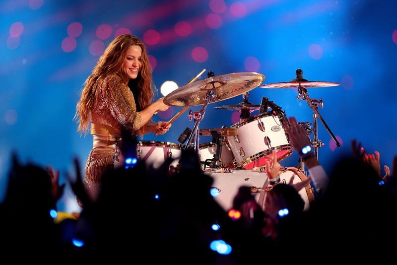 Shakira toca la batería en el Super Bowl 2020