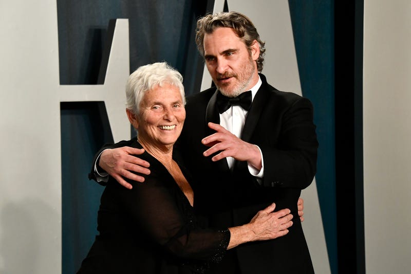 joaquin phoenix and mother arlyn phoenix at 2020 oscars afterparty