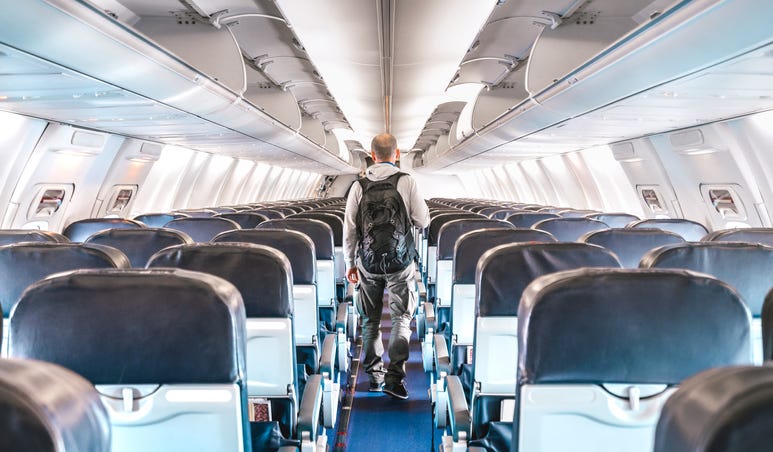 Former NHL player sues American Airlines