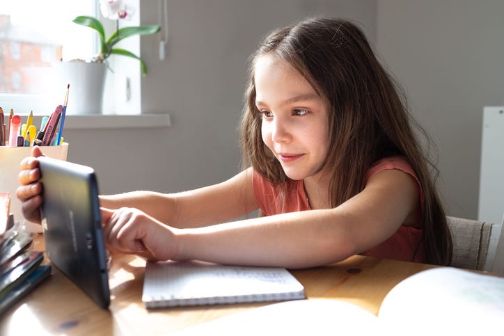 how to manage kids' screen time during the pandemic