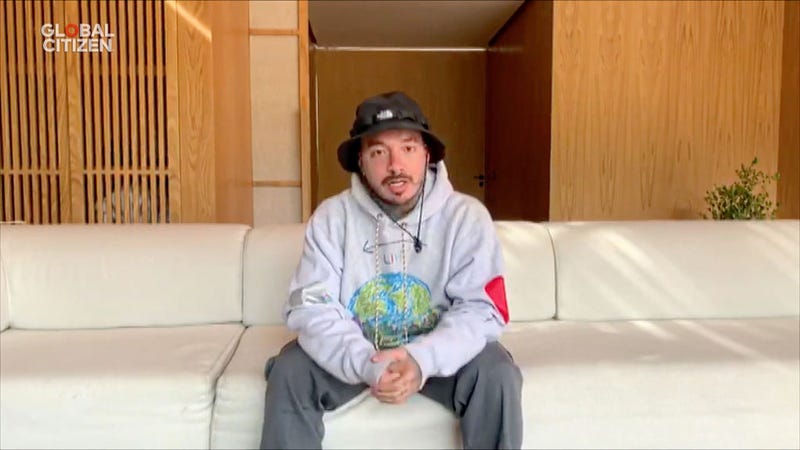 J Balvin en su hogar