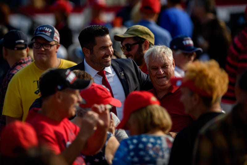 Sean Parnell meets with Trump supporters in 2020