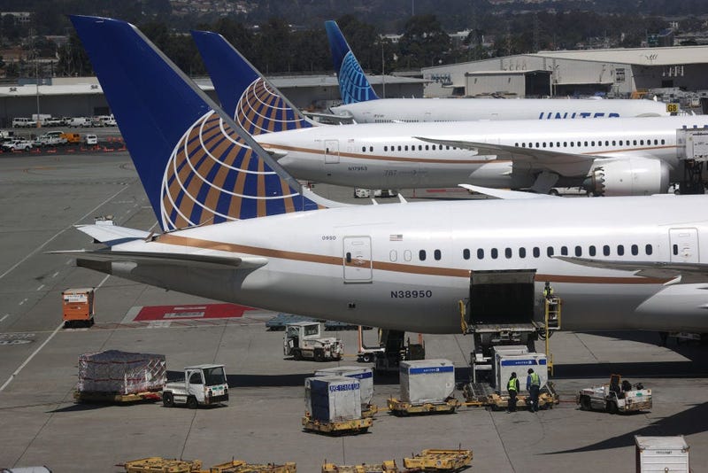 United Airlines faces lawsuit from passengers after flight