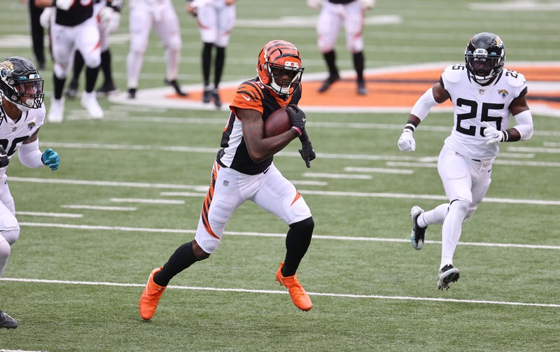 Bengals receiver Tee Higgins gets loose in the open field