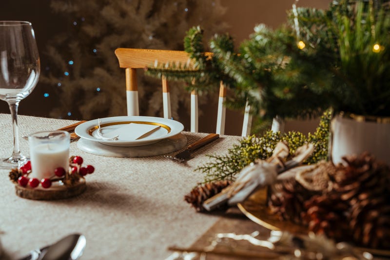 elegant holiday dinner table setting