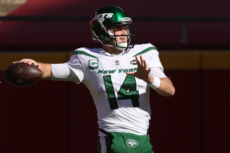 Sam Darnold warms up before taking the field.
