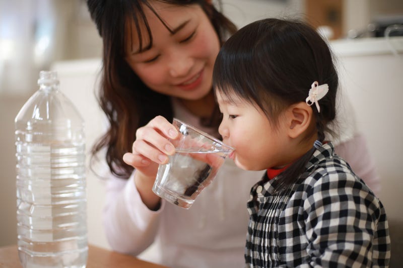 Health advocates: Parents should encourage kids drink more water, less sugary drinks at home