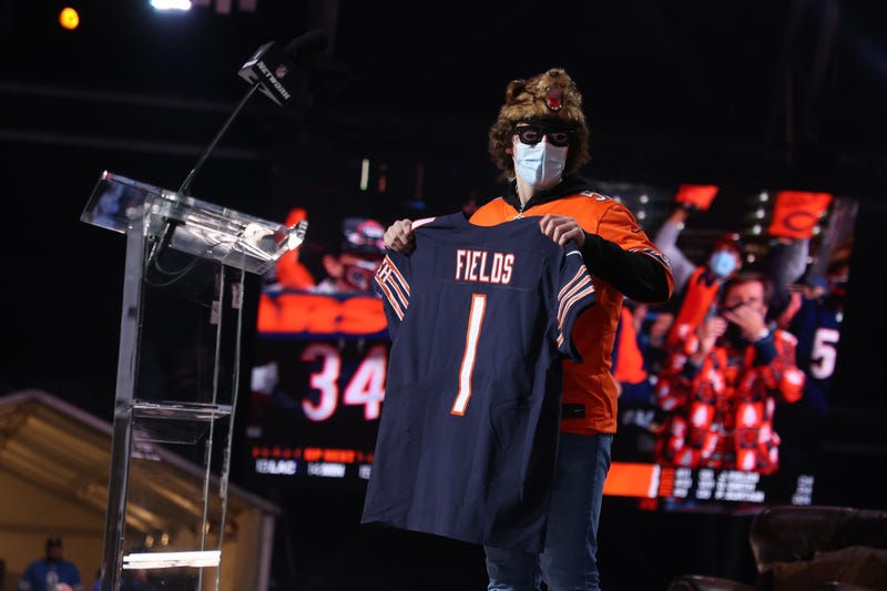 Chicago Bears trade up to draft Justin Fields at No. 11.