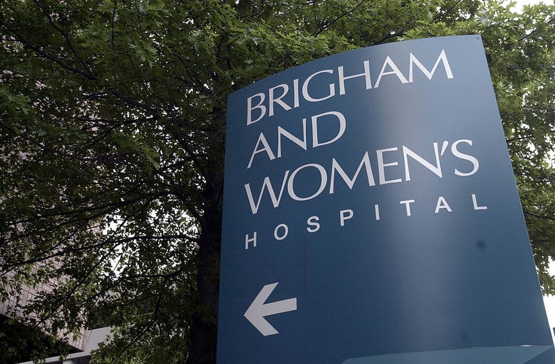 A sign points the way to Brigham and Women''s Hospital June 3, 2001 in Boston, Massachusetts. (Photo by Darren McCollester/Getty Images)