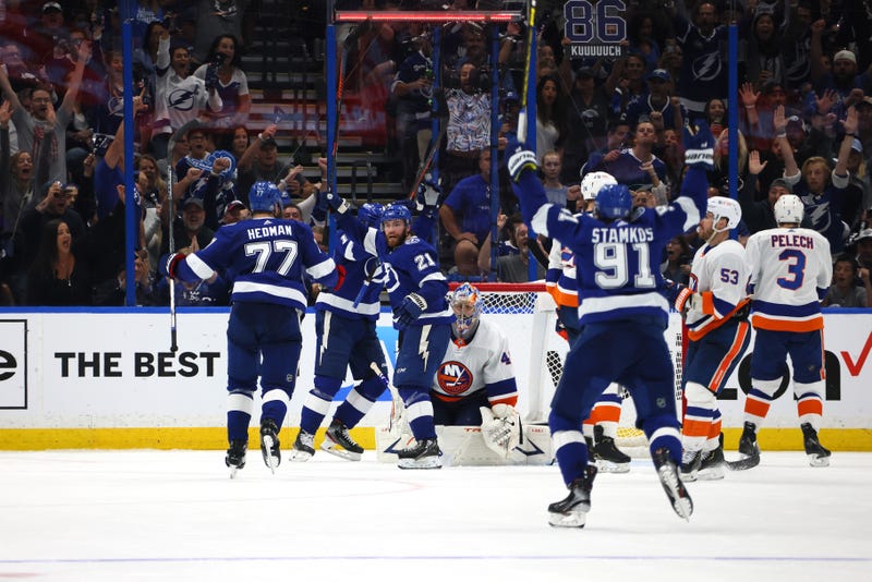 Tampa Bay Lightning players celebrate goal.