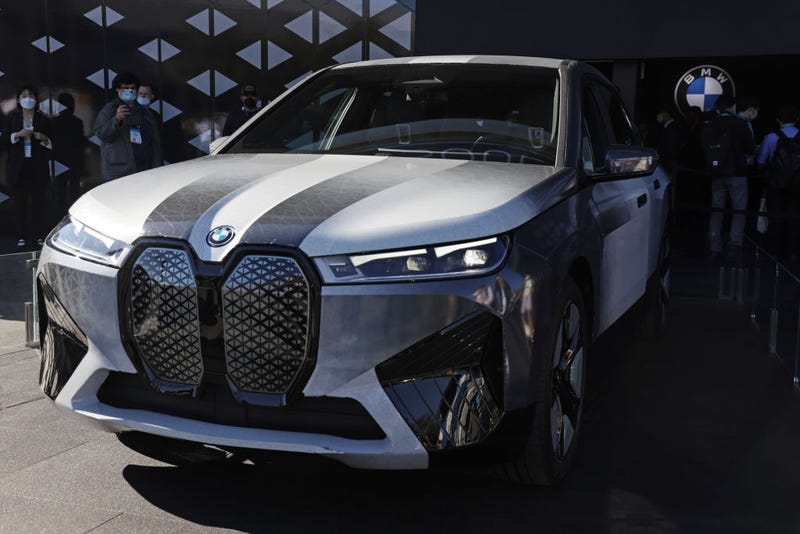 BMW ix Flow con tecnología E-Ink que cambia la pintura de color