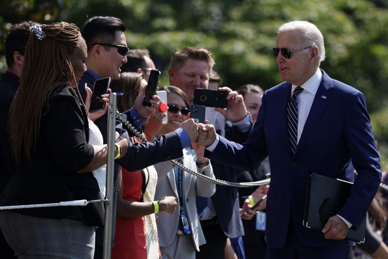 U.S. President Joe Biden greets guest after he returned to the White House August 24, 2022 in Washington, DC. President Biden has returned from Rehoboth Beach in Delaware. (Photo by Alex Wong/Getty Images)