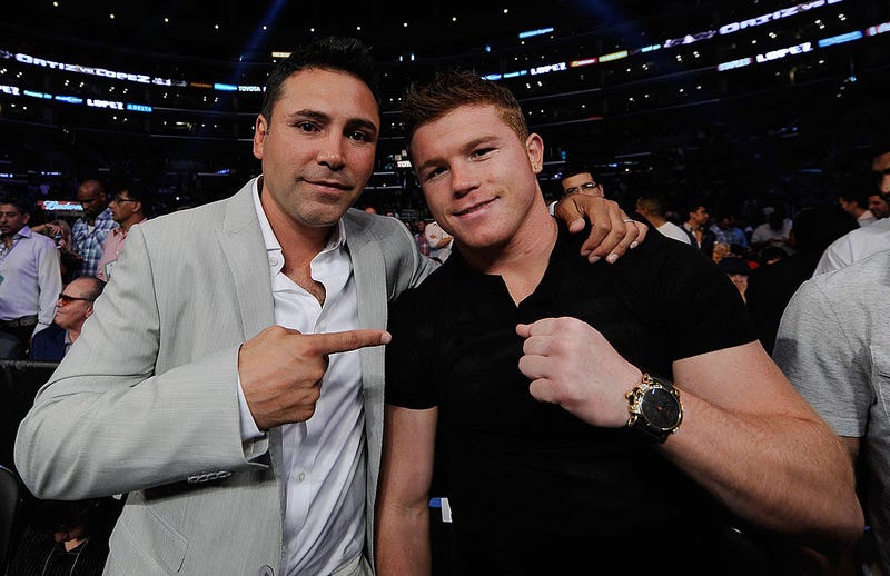 Former boxer turned boxing promoter Oscar De La Hoya (L) and Mexican boxer Canelo Alvarez pose