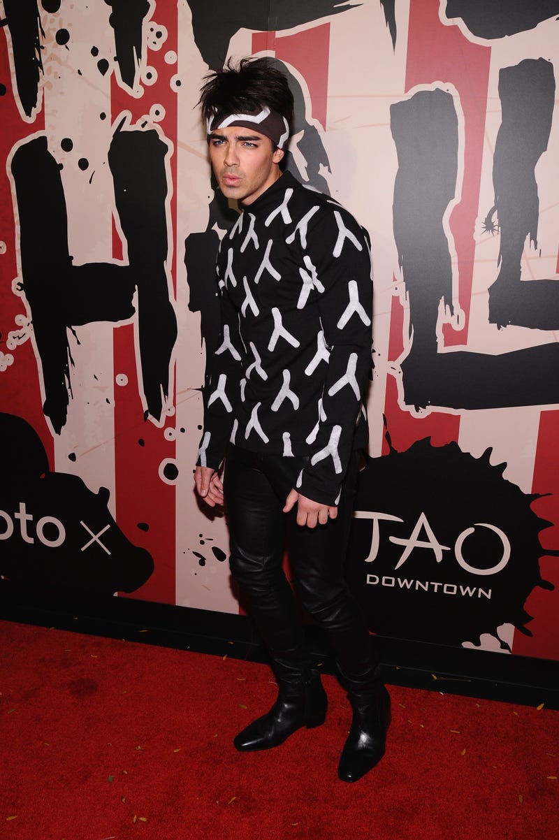 joe jonas dressed up as derek zoolander for halloween