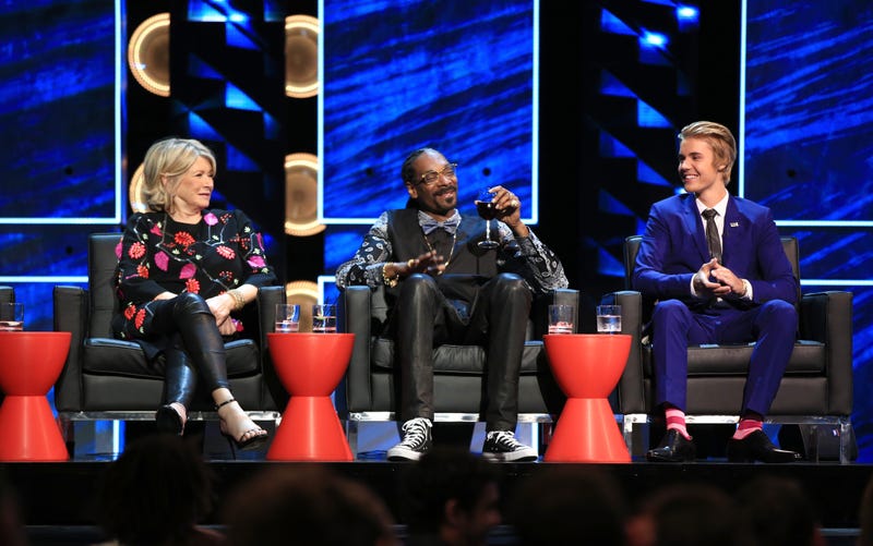 martha stewart and snoop dogg on stage with justin bieber at his comedy central roast