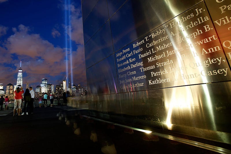 Tributo en luz y nombres de las victimas del WTC 9-11