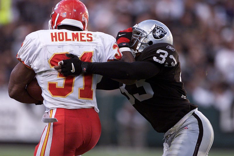 Anthony Dorsett tries to tackle Priest Holmes