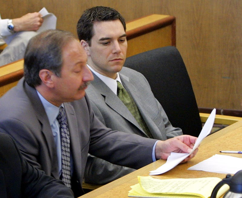 Scott Peterson (R) sits in the courtroom at the San Mateo Superior Courthouse with his attorney Mark Geragos (L) during defense closing arguments in the penalty phase of Peterson's trial December 9, 2004 in Redwood City, California.