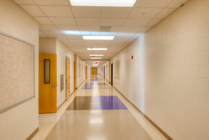An Oregon elementary school staff member showed up to work in blackface last week in an attempt to protest the school district’s vaccine mandate for employees.