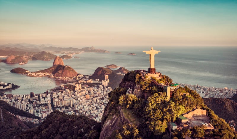 American tourist dies in Rio after being hit by stray bullet