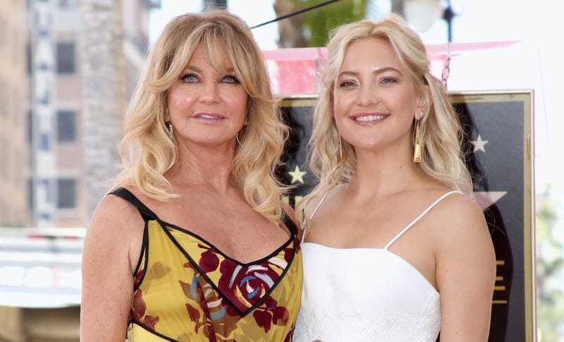 Kate Hudson defends mom Goldie Hawn as she's branded 'difficult' by  Hollywood bigwig