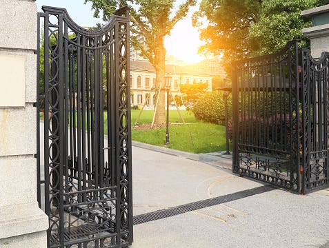 ‘Beverly Hillbillies' Mansion Sells for a Record-Breaking $150 Million