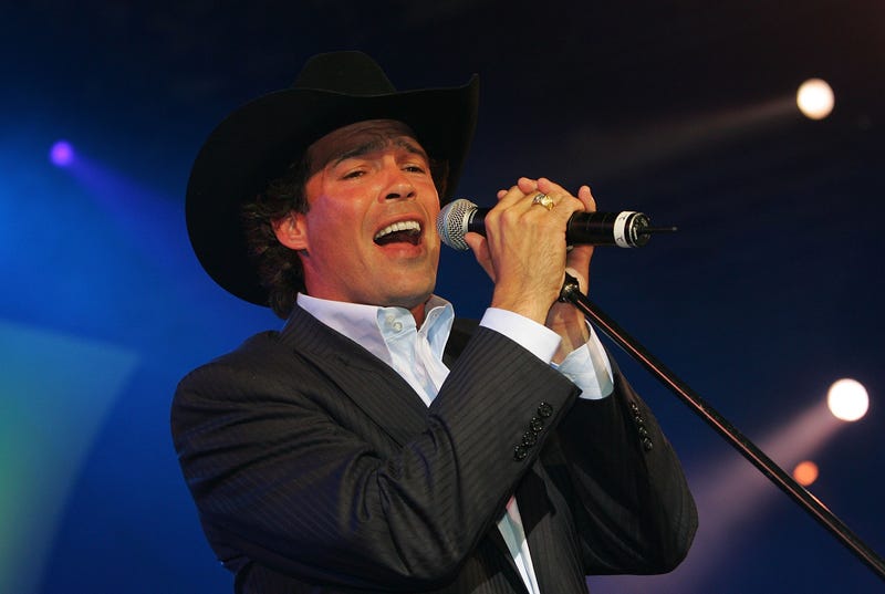 Clay Walker Shares New Music, Disagrees The '90S Are Back