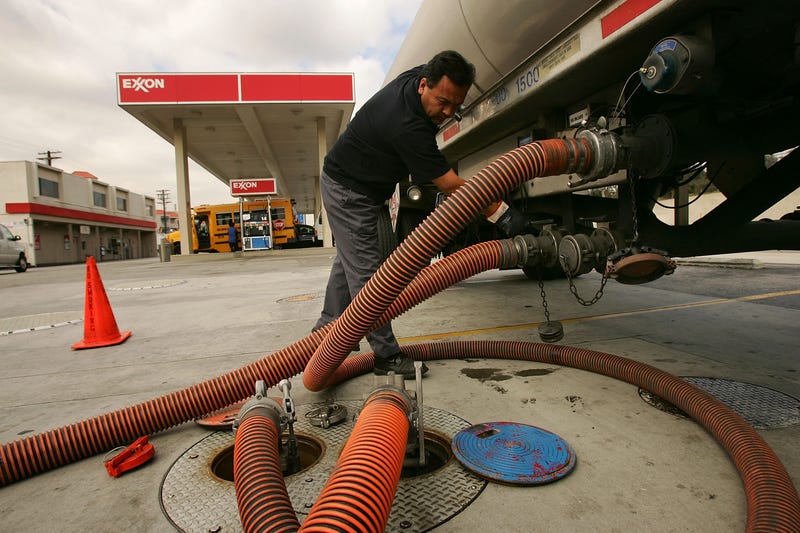 Newsom pushes for early distribution of cheaper gasoline amid soaring prices