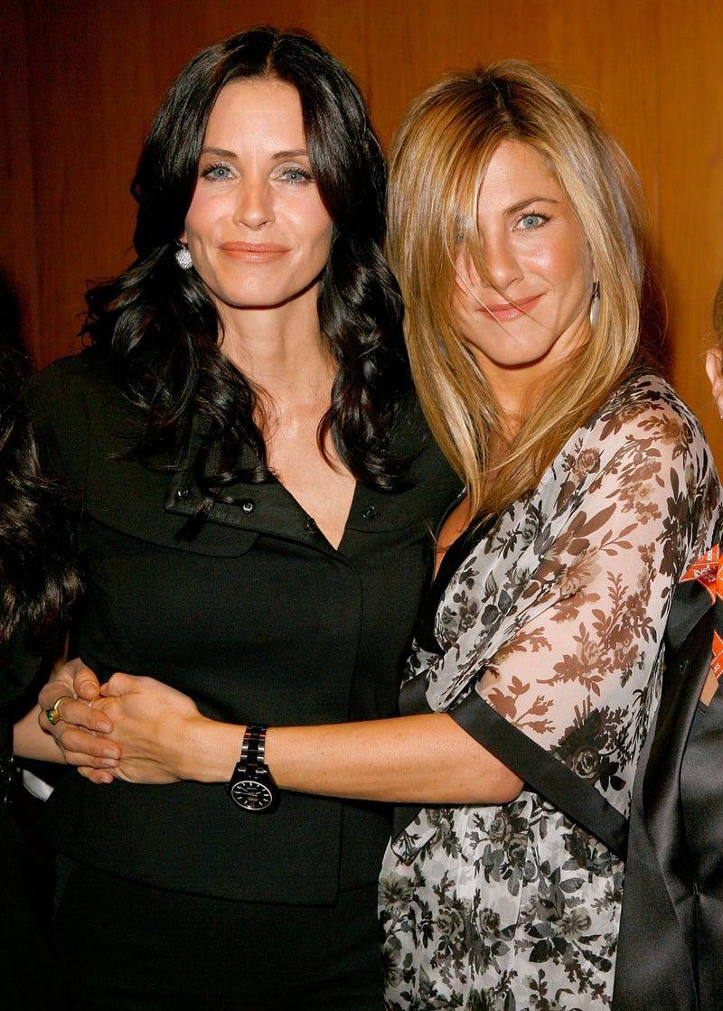 courteney cox and jennifer aniston in 2008