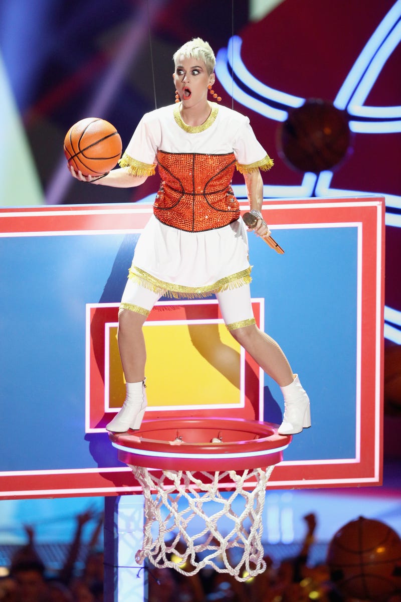 katy perry performing at 2017 mtv vmas