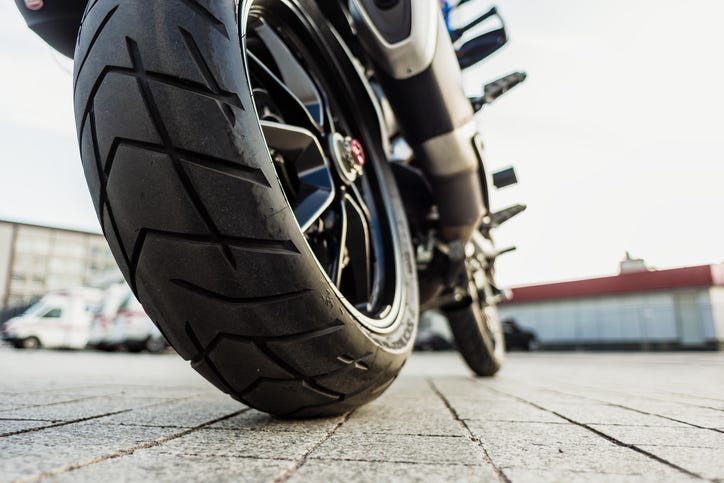 Motorcyclist seriously hurt when she crashes into a parked van in Fort Worth