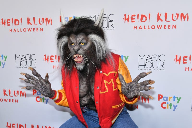 heidi klum dressed as werewolf from thriller for halloween