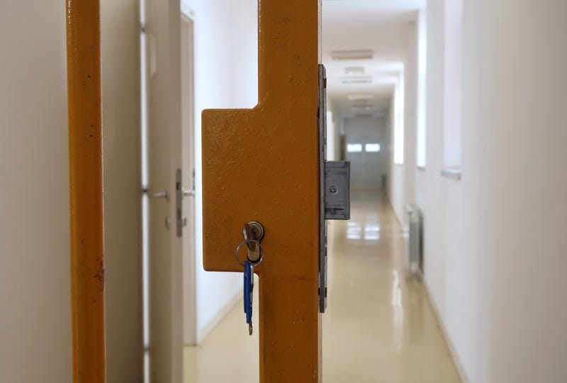 Inmate Walks Out of Reentry Program Facility