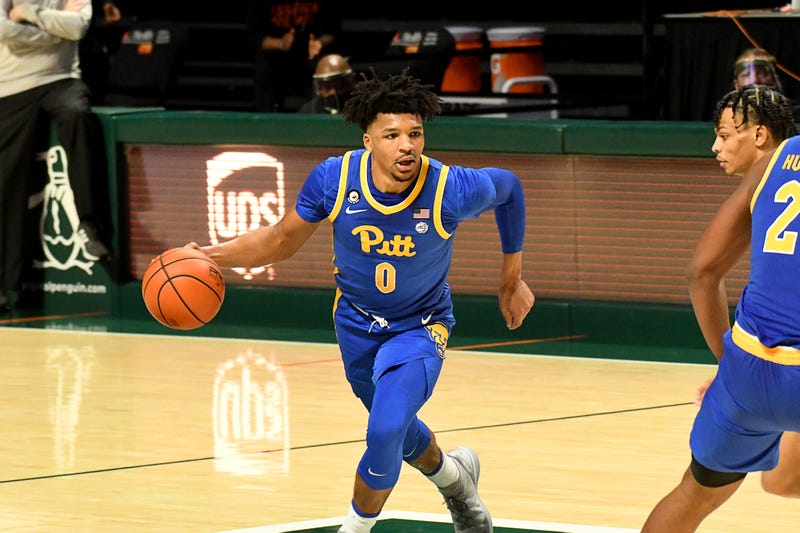 Ithiel Horton dribbling