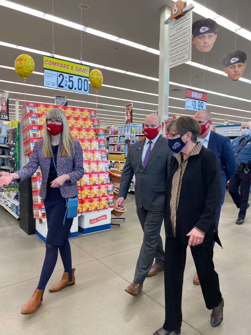 supermarket workers
