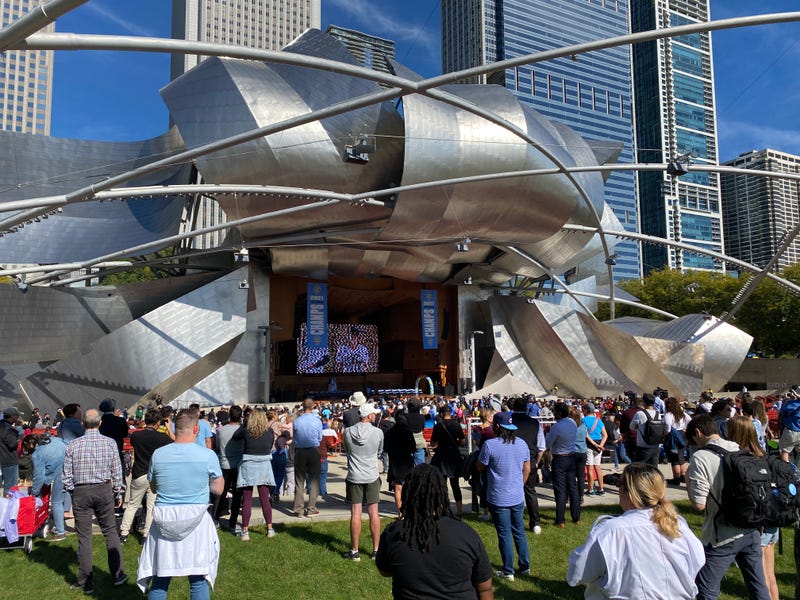 Thousands pack Millenium Park to celebrate Chicago Sky championship