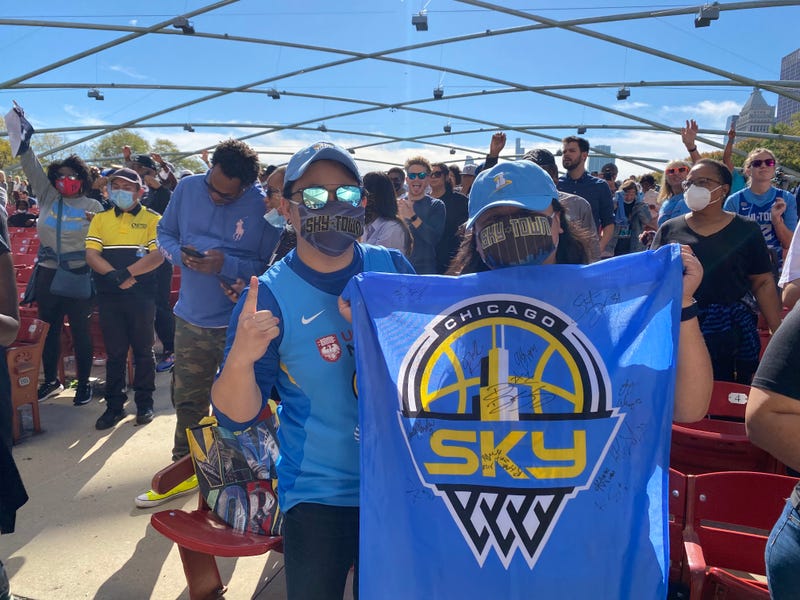 Thousands pack Millenium Park to celebrate Chicago Sky championship