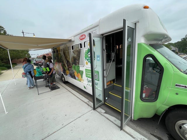 Fresh Moves Mobile Market
