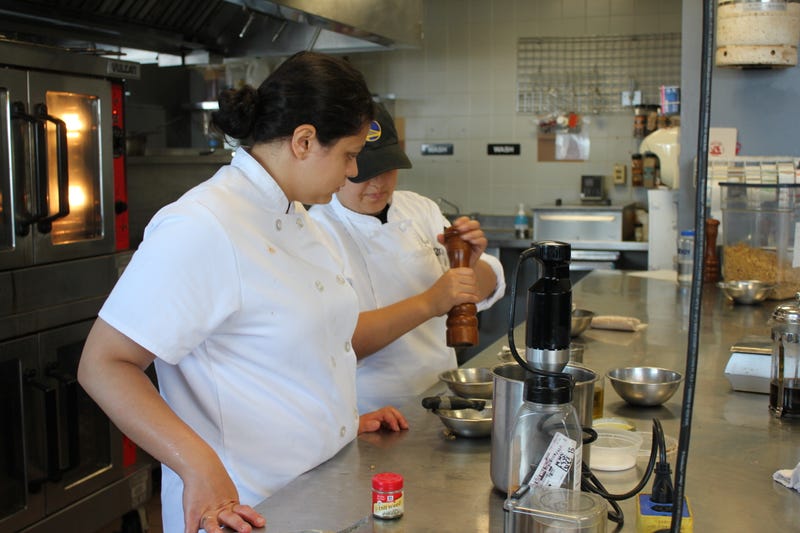 Students working in the Drexel Food Lab.