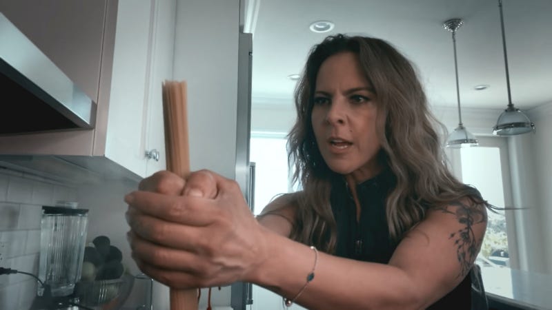 Kate del Castillo en "The At-Home Variety Show" de Peacock